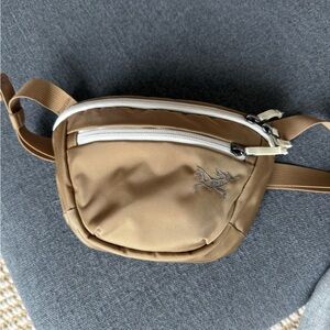 Arc'teryx Mantis 1 Waist Pack in “Loamix” - Unisex